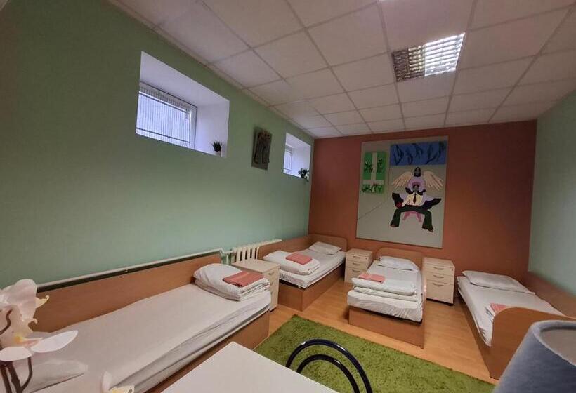 هاستل Jamaika @ Shopen