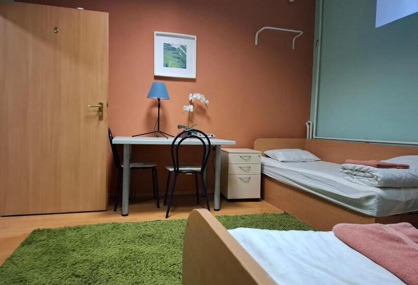 هاستل Jamaika @ Shopen