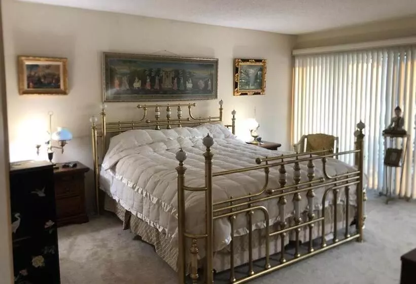 Beautiful Bed & Breakfast Suite On The Lake