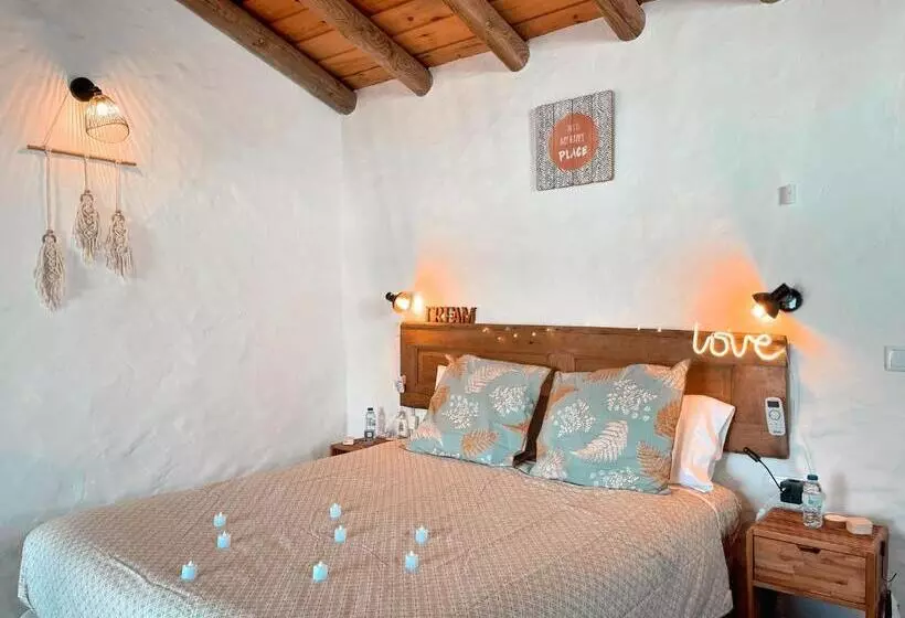 Aamiaismajoitus (B&B) Alentejo Zen Bnb, Cozy Suite, Patio, Private Pool And Entrance, Fire Pit