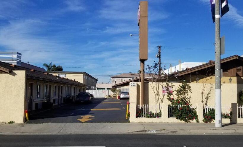 Hollywood Park Motel
