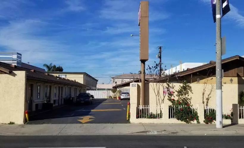 Hollywood Park Motel