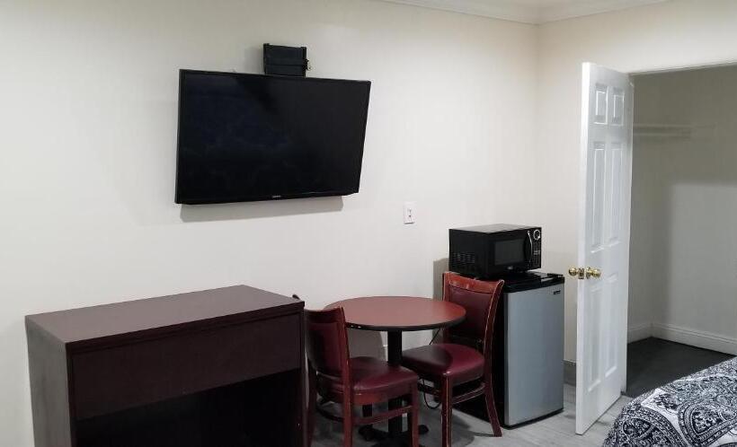 Hollywood Park Motel