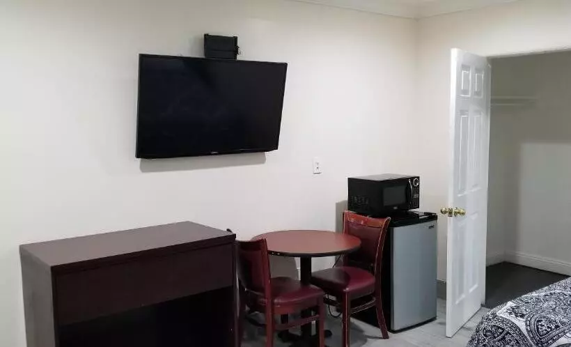 Hollywood Park Motel