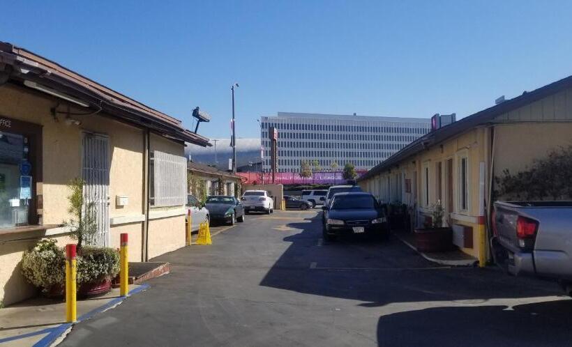 Hollywood Park Motel