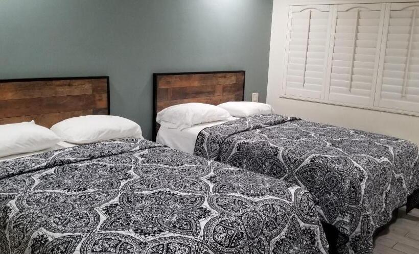 Hollywood Park Motel