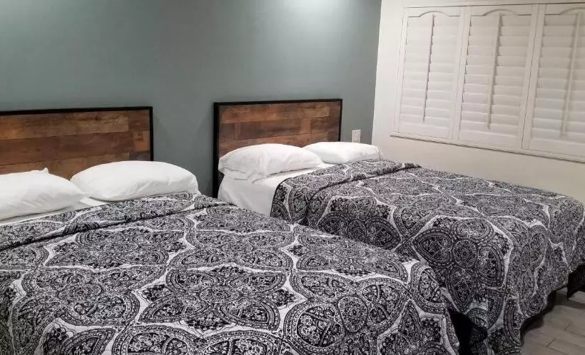 Hollywood Park Motel