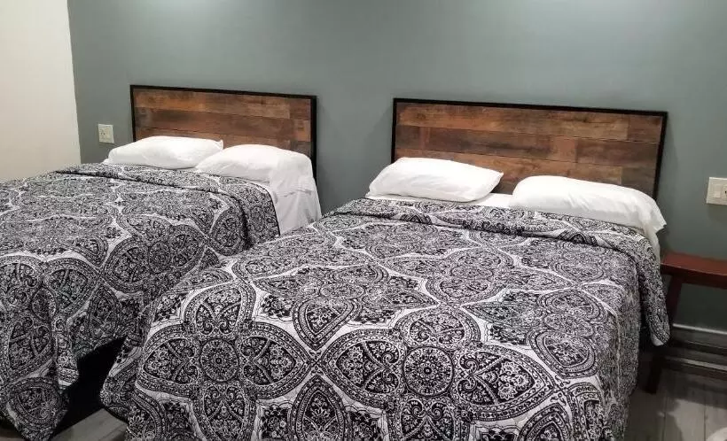 Hollywood Park Motel