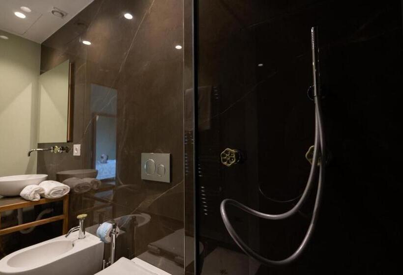 هتل Camporè Etna Wines And Resort