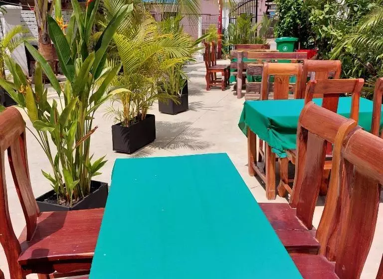 Hotelli Villa Tropica