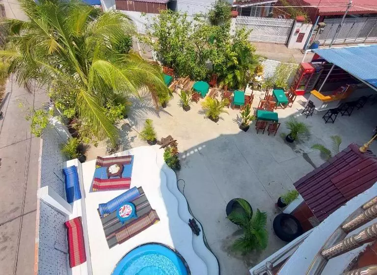 Hotelli Villa Tropica