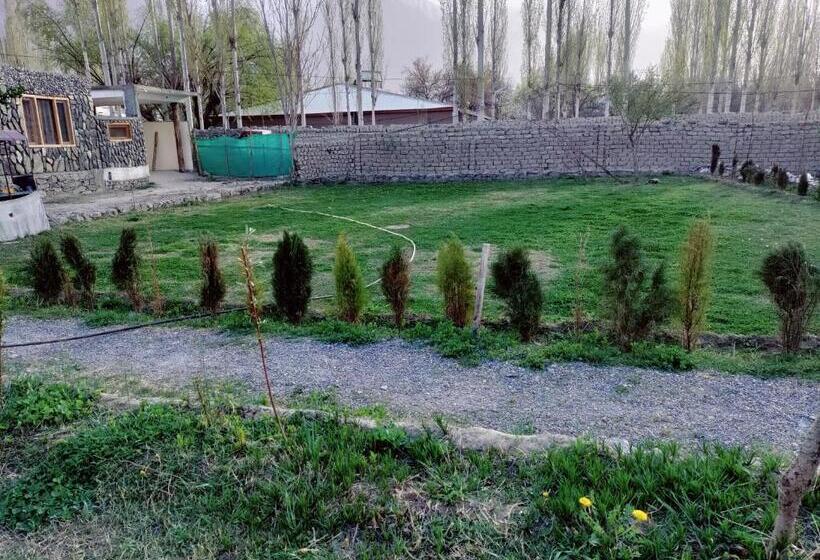 پانسیون Baltistan Sarayee Hotel £ Guest House