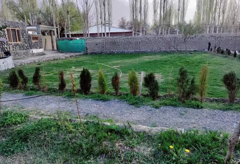پانسیون Baltistan Sarayee Hotel £ Guest House