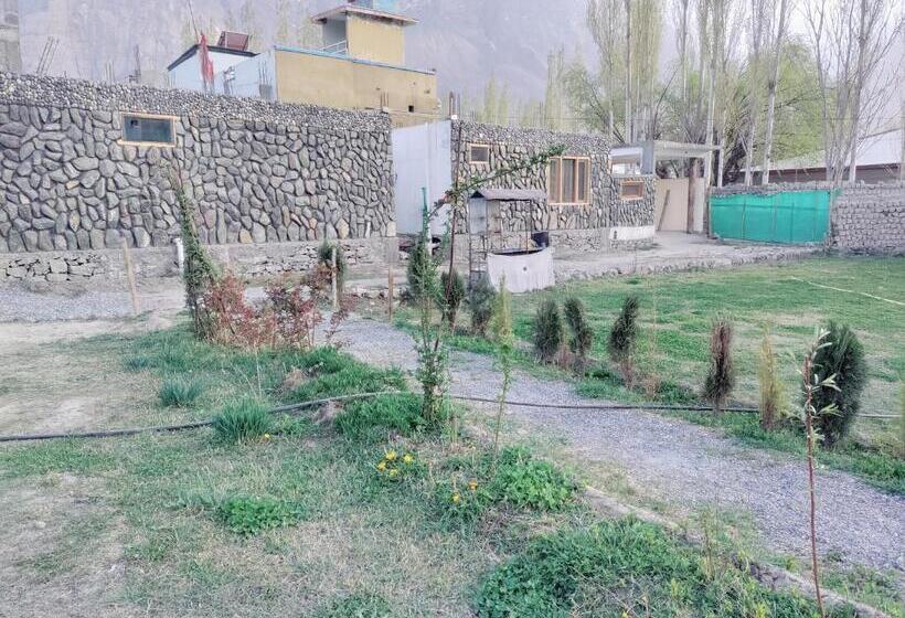 پانسیون Baltistan Sarayee Hotel £ Guest House