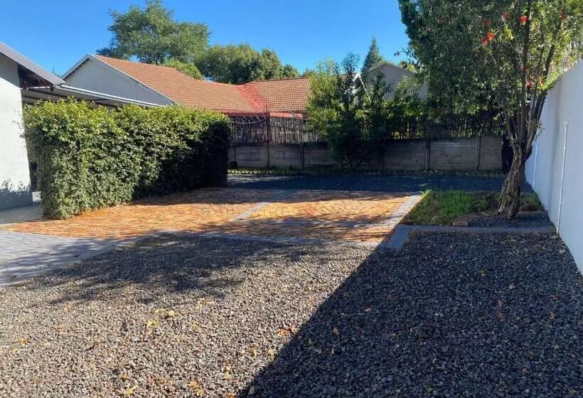 Majatalo Creekside Guest House Middelburg