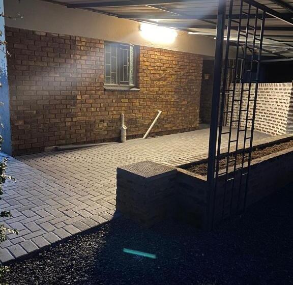 膳宿费 Creekside Guest House Middelburg