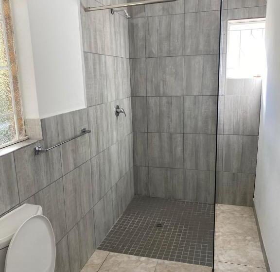 膳宿费 Creekside Guest House Middelburg