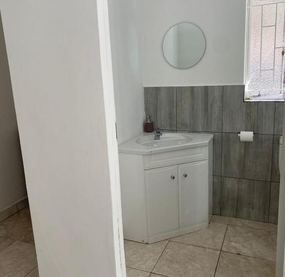 膳宿费 Creekside Guest House Middelburg