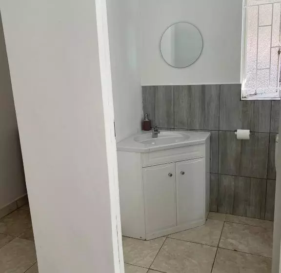 Majatalo Creekside Guest House Middelburg