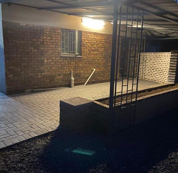 膳宿费 Creekside Guest House Middelburg