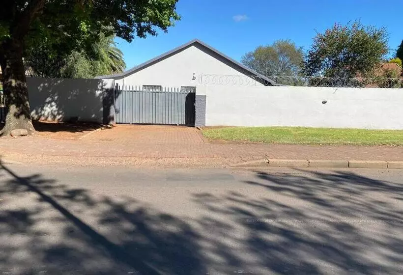 Majatalo Creekside Guest House Middelburg