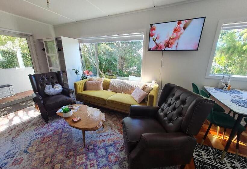 Pensión Paris Studio