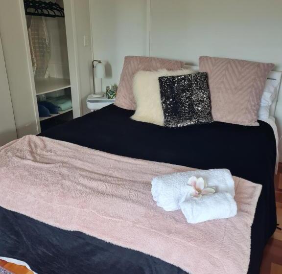 Pensión Paris Studio