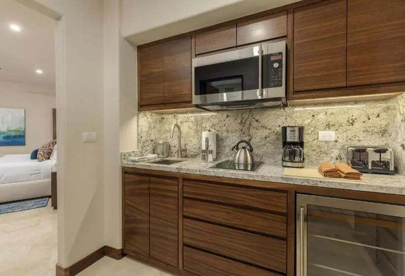 Beachfront 2 Bdrm Condo In Exclusive Diamante Golf