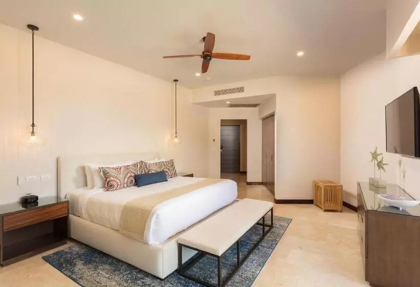 Beachfront 2 Bdrm Condo In Exclusive Diamante Golf