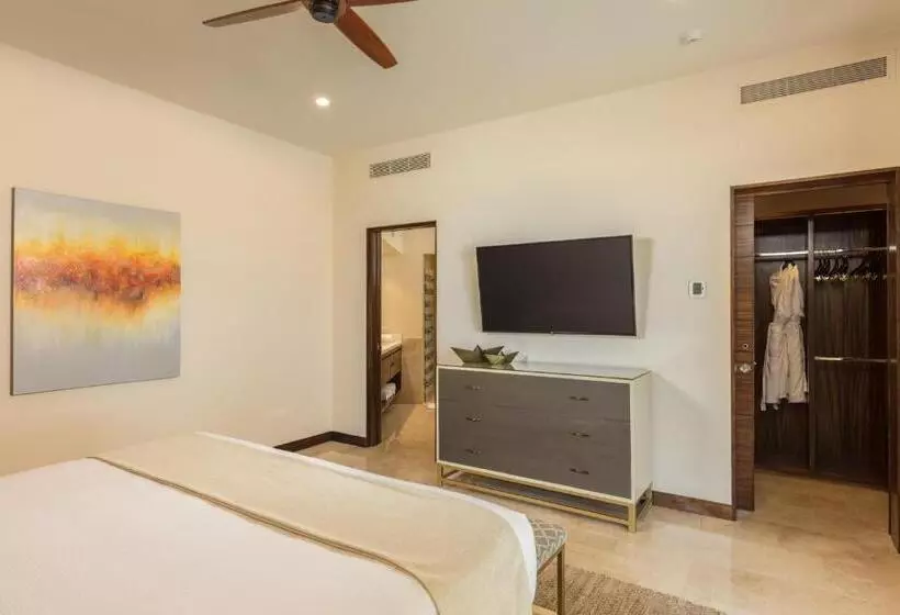 Beachfront 2 Bdrm Condo In Exclusive Diamante Golf