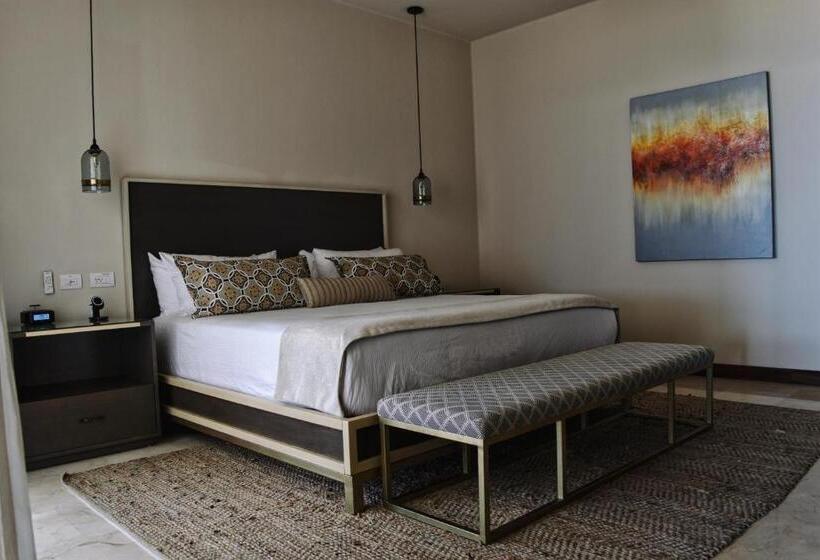 Beachfront 2 Bdrm Condo In Exclusive Diamante Golf