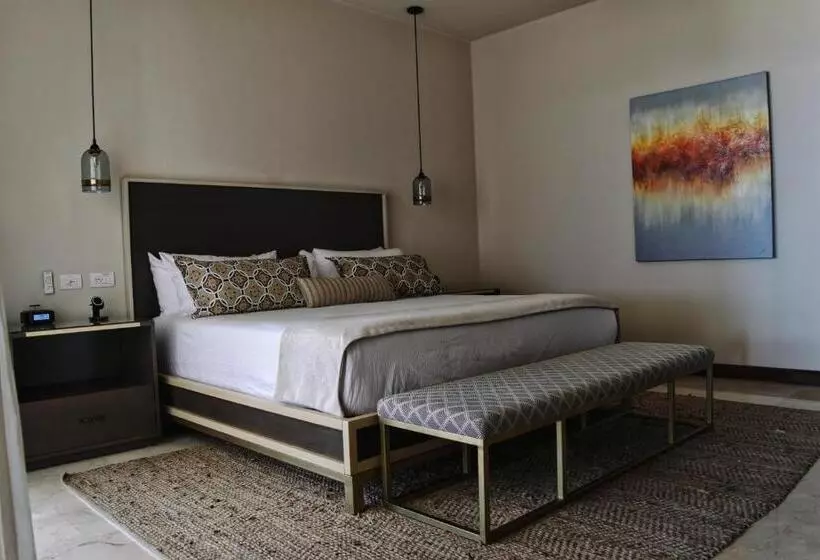 Beachfront 2 Bdrm Condo In Exclusive Diamante Golf