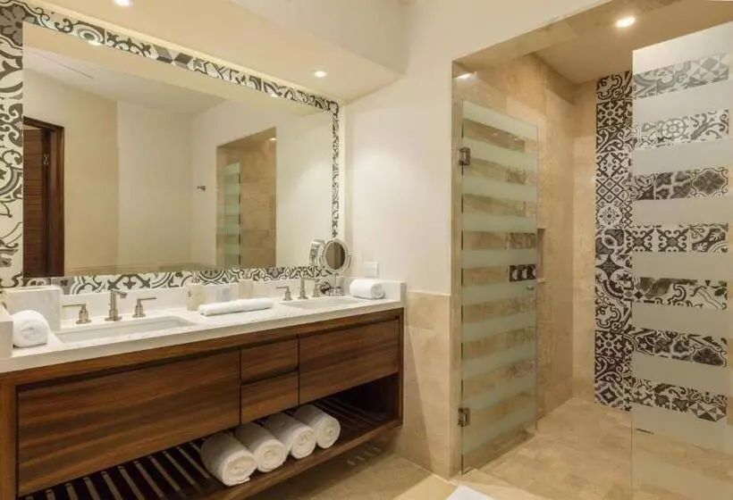 Beachfront 2 Bdrm Condo In Exclusive Diamante Golf