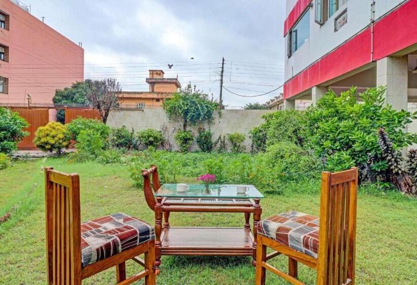 Отель All Season Stayz