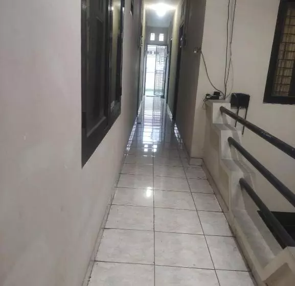 Hotelli Spot On 93853 Budi Residence 2