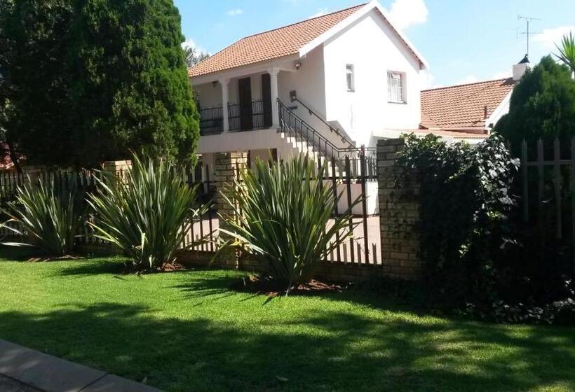 Pension Magnolia Guesthouse & Coffeeshop