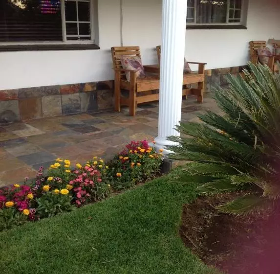ペンション Magnolia Guesthouse & Coffeeshop