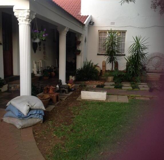 Pension Magnolia Guesthouse & Coffeeshop