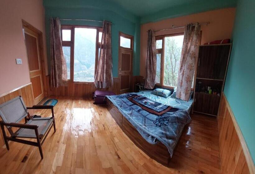 Пансион Tatvamasi Living