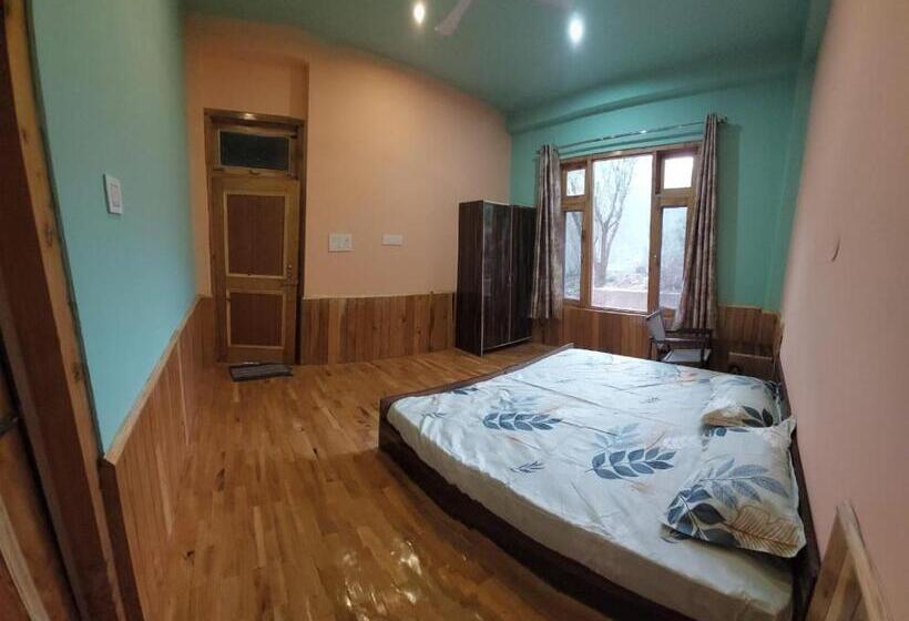 Пансион Tatvamasi Living