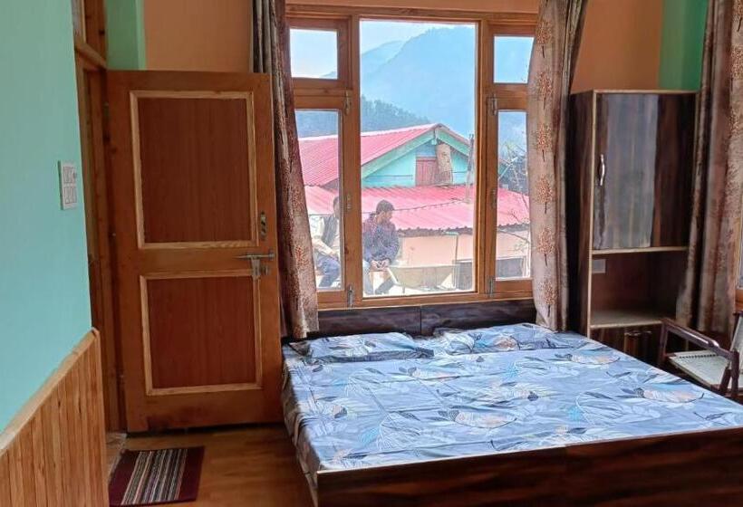 Пансион Tatvamasi Living