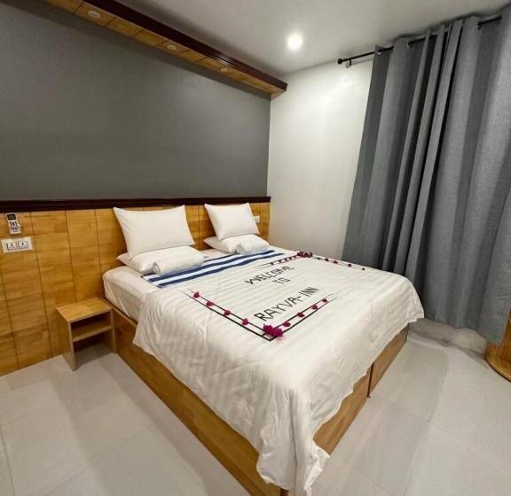 Picturesque Luxury Hotel Close To Beach