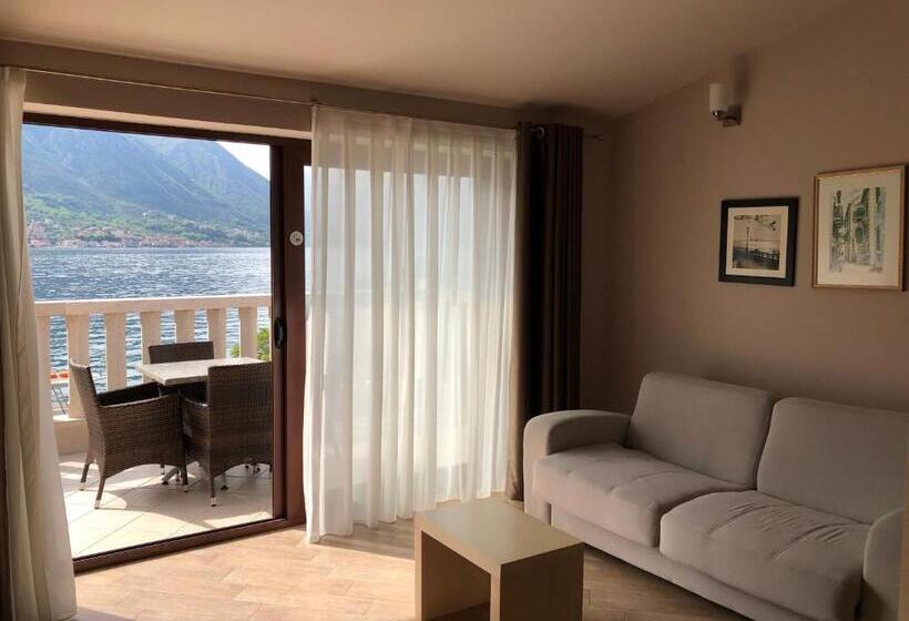 Turquoise Beachside Apartments