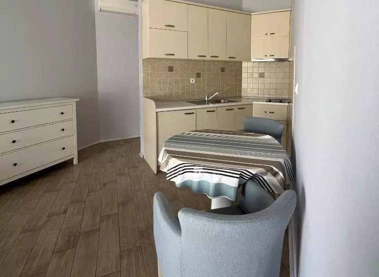 Turquoise Beachside Apartments