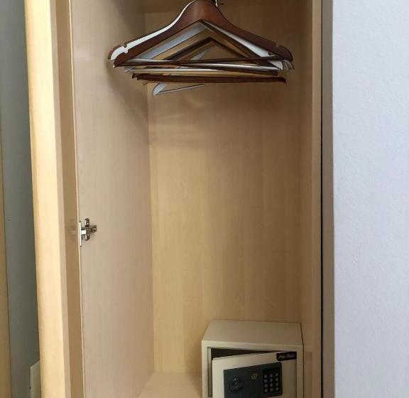 Turquoise Beachside Apartments