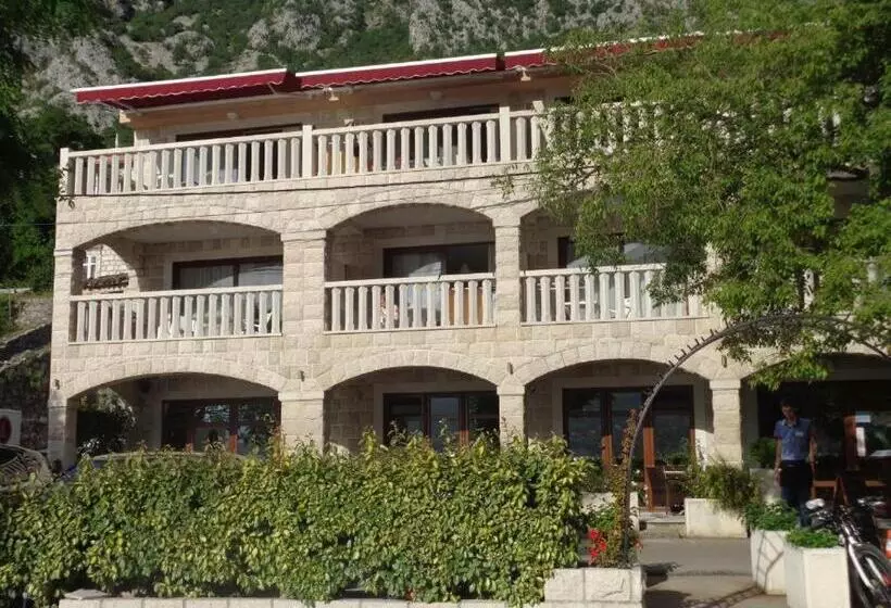 Turquoise Beachside Apartments