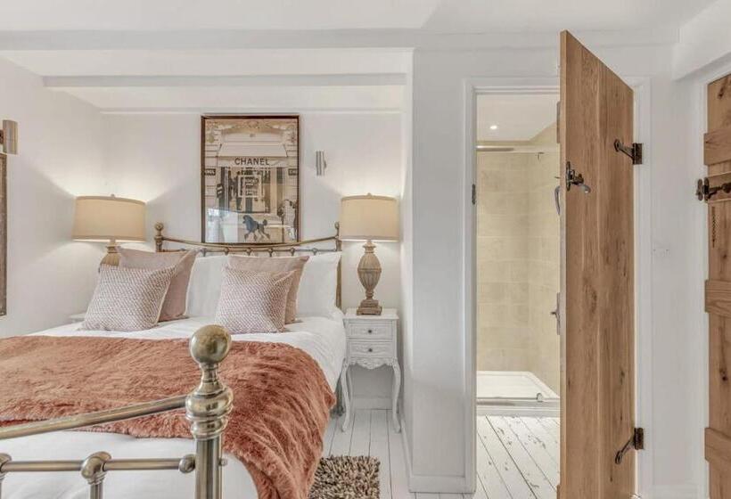 Общежитие Hiron S Piece   Hot Tub Packages Available