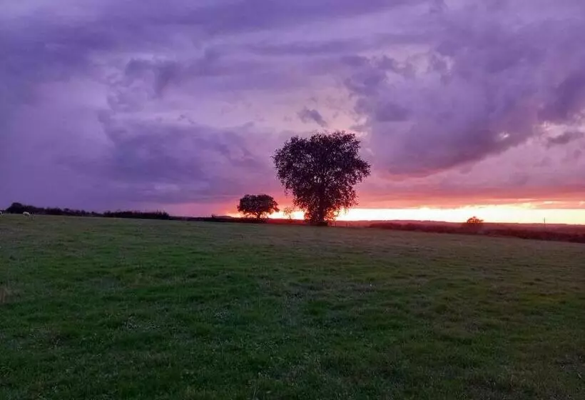 Aamiaismajoitus (B&B) Les Chaumes Violettes