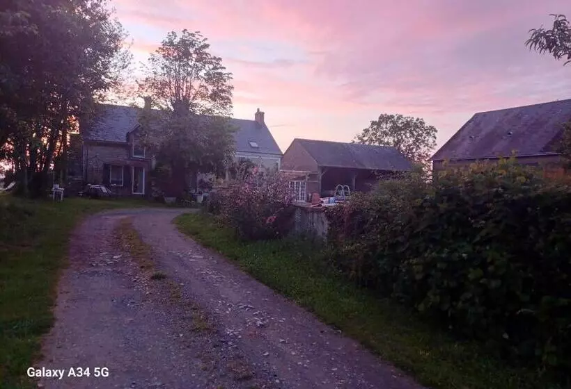 Aamiaismajoitus (B&B) Les Chaumes Violettes