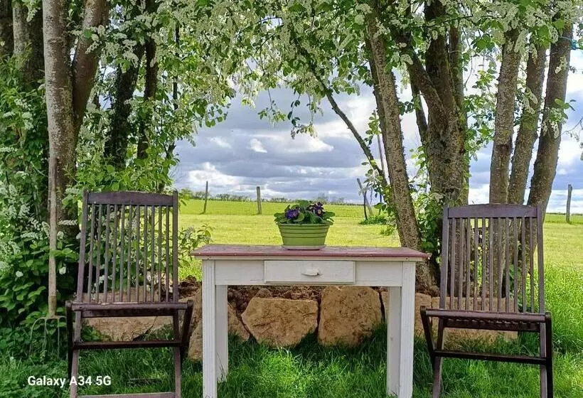 Aamiaismajoitus (B&B) Les Chaumes Violettes